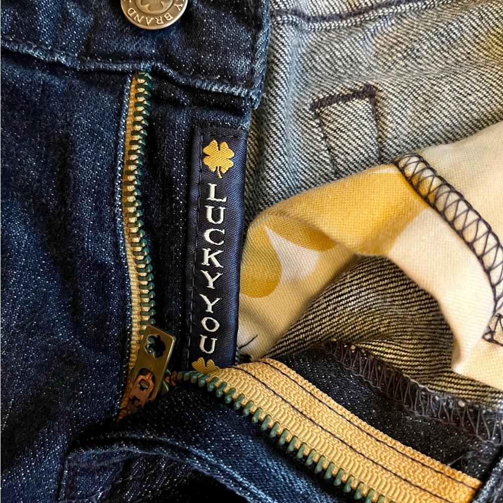 🍀 Lucky Brand Sweet ’N Straight Jeans - Size 2/26 - Distressed Blue Denim